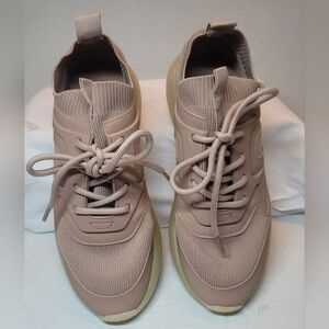Vince Camuto  Sneaker MAUVE Lace Up Shoes  Sz 6